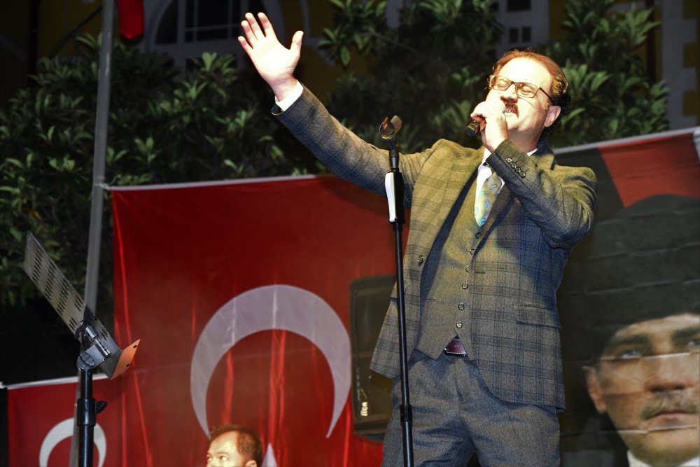 Buldan Belediyesi, 19 Mayıs Atatürk’ü Anma, Gençlik ve Spor Bayramı dolayısıyla Gençlik Konseri düzenledi. Gençlik konserinde sevilen sanatçı Yıldırım Yıldızdoğan, türküleriyle Buldanlı hayranlarını coşturdu.