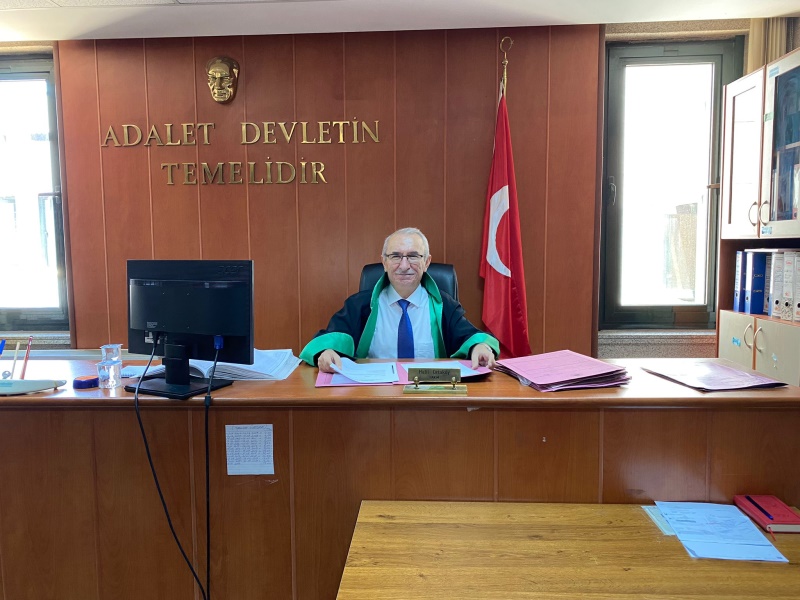 Denizli Adliyesi Adli Yargı Adalet Komisyonu Başkanı Halil Ortaköy emekliye ayrıldı. Ortaköy için bugün Denizli Adliyesinde düzenlenen törenle mesleğine veda etti.
