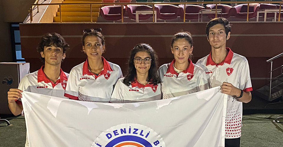 Denizli Büyükşehir Belediyespor Atletizm Takımı sporcuları U- 16 Türkiye Şampiyonası ve U-18 Olimpik Deneme Yarışması'nda 3 adet Türkiye derecesi aldı.