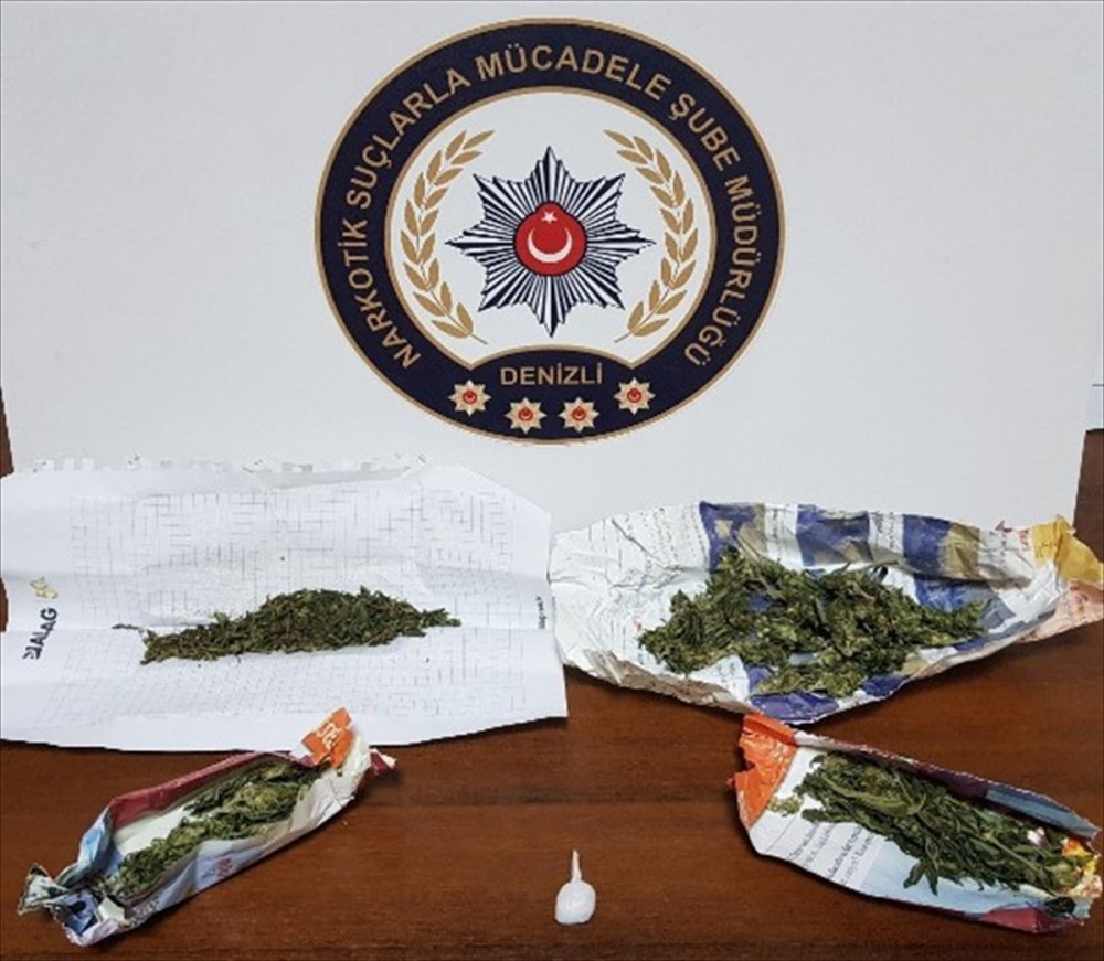 Denizli'de uyuşturucu madde ticareti yaptığı iddia edilen kişilere yönelik düzenlenen operasyonda gözaltına alınan 23 kişiden 12'si tutuklanarak cezaevine gönderildi.