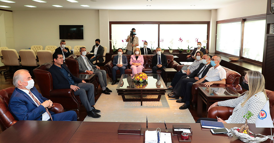 AK Parti Yerel Yönetimler Başkan Yardımcısı, İzmir Milletvekili ve TBMM İdare Amiri Ceyda Bölünmez Çankırı, Denizli Büyükşehir Belediye Başkanı Osman Zolan’ı ziyaret etti. 