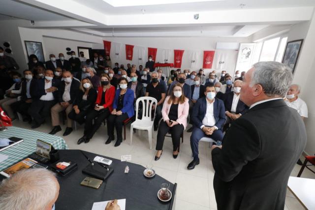 Birçok kez tartışmaların odağında olan CHP’li Honaz Belediye Başkanı Yüksel Kepenek yine gündemde!  CHP’nin Honaz İlçe Danışma Kurulu toplantısında, Kepenek’e yönelik yapılan eleştiriler İl Gençlik Kolları Başkanı Turgay Odabaşıoğlu’nun makam oda duvarında Erdoğan portresi olmasından dolayı ‘Ellerini Kırarım’ çıkışıyla daha da büyüdü.  Toplantıyı terk eden ve partisinden istifa edeceğini açıklayan Başkan Kepenek’in ardından tartışma portre nedeniyle Ak Parti’ye de sıçradı. Ak Parti İl Gençlik Kolları Başkanvekili İzzet Altunbaş, CHP Gençlik Kolları İl Başkanının sözlerini yaptığı açıklamayla kınadı.
