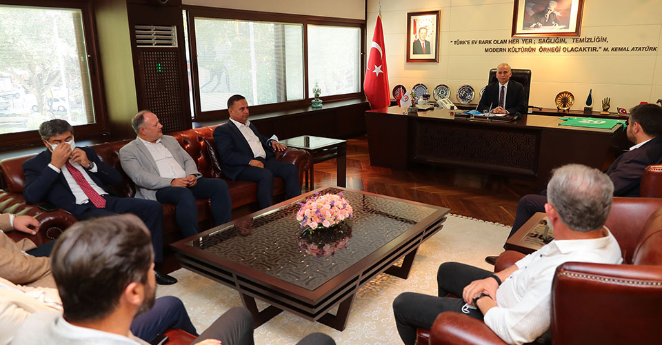 Denizlispor Kulübü Başkanı Mehmet Uz ve yeni yönetimi Büyükşehir Belediye Başkanı Osman Zolan'ı ziyaret etti. Geçmişten bugüne Denizlispor’a her zaman destek olduklarını, bu desteğin yeni yönetimle de en üst seviyede süreceğini vurgulayan Başkan Zolan, 