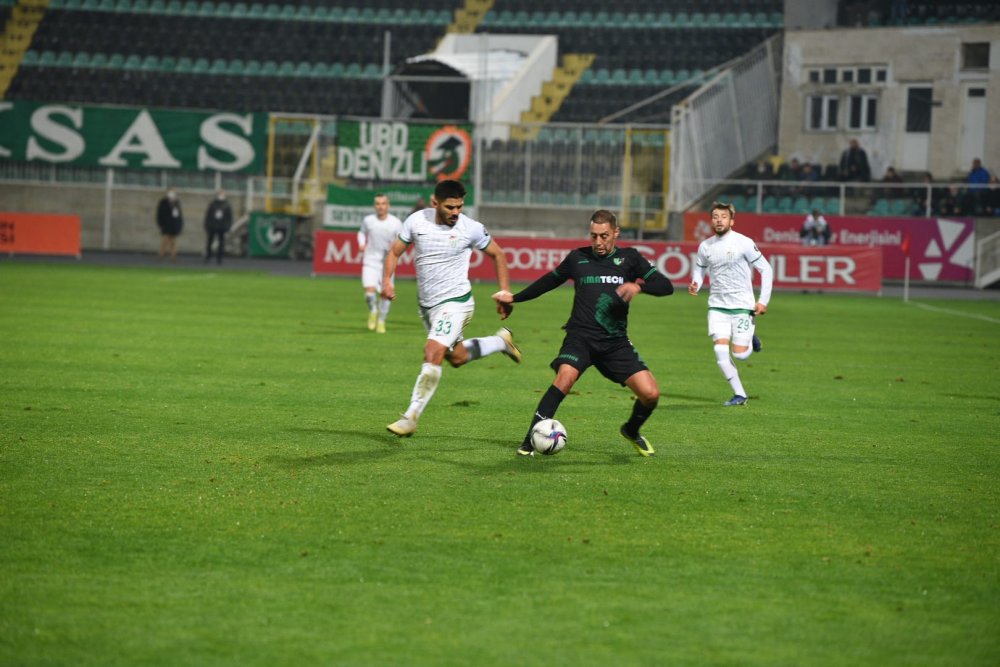 Denizlispor, Spor Toto 1. Lig’in 15’inci haftasında ağırladığı Bursaspor’a 3-1 mağlup oldu.