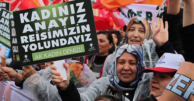 Cumhurbaşkanı Recep Tayyip Erdoğan, yeniden aday olması konusunda en küçük bir tereddüt bulunmadığına işaret ederek, "1 yılda bir aday çıkarmayı beceremeyenler, kendi sünepeliklerini üzerini örtmek için şimdi istikameti başka yöne çevirdiler" dedi.