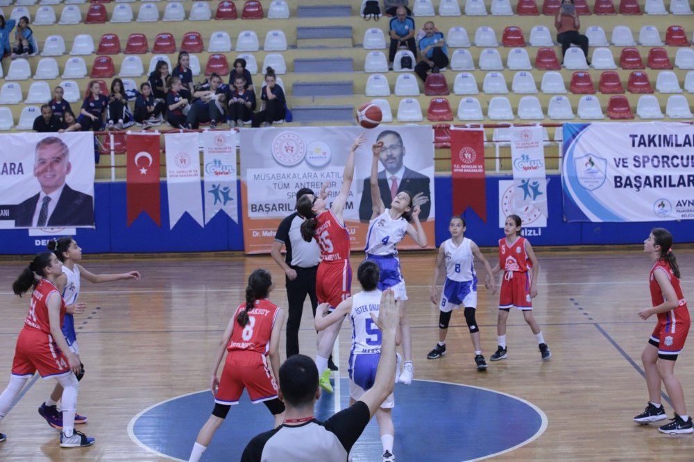 Basketbol U16 Kadınlar ile U18 Erkekler müsabakaları Denizli’nin ev sahipliğinde başlıyor. Vali Recep Yazıcıoğlu Spor Salonunda oynanacak müsabakaları tüm sporseverler ücretsiz izleyebilecek.