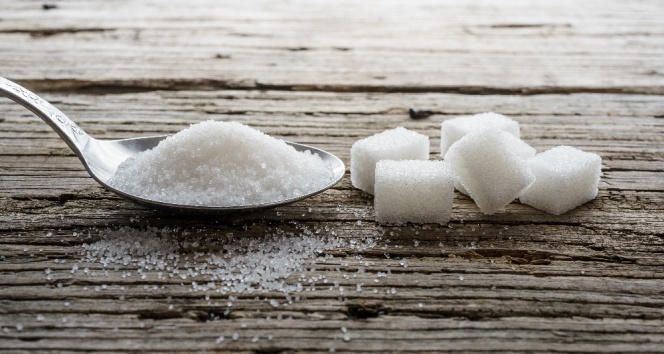 Türkiye Şeker Fabrikaları Genel Müdürlüğü, Tarım Kredi ve bazı marketlere ucuza sattığı şekere yüzde 67, diğerlerine yüzde 37 zam kararı aldı. Yeni fiyatlar 27 Haziran itibarıyla geçerli olacak.
