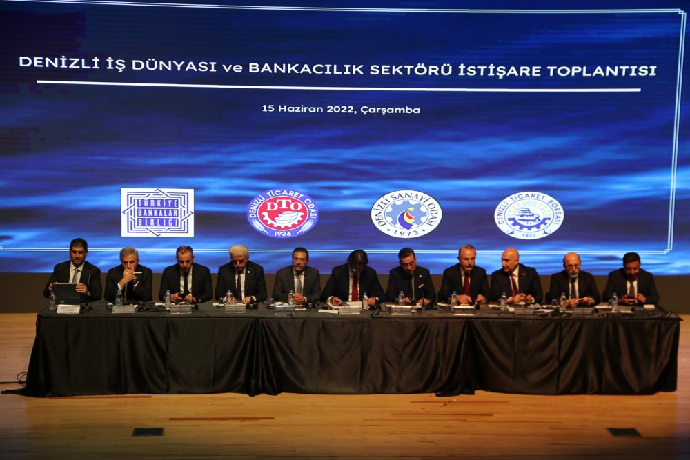 Denizli Ticaret Borsası Yönetim Kurulu Başkanı İbrahim Tefenlili "Denizli İş Dünyası ve Bankacılık Sektörü İstişare Toplantısı"nda yaptığı açılış konuşmasında reel sektörün bankacılık sektöründen beklentilerini dile getirdi.