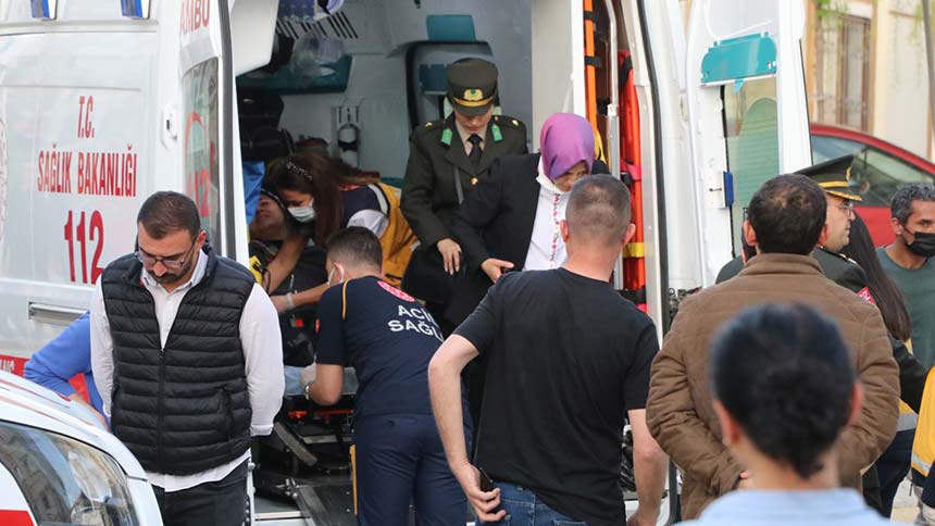 Türk Silahlı Kuvvetleri’nin teröristlere karşı yürüttüğü Pençe-Kilit operasyonunda Piyade Tegmen Bekir Can Kerek şehit oldu. Operasyon bölgesinde girilen sıcak çatışmada hayatını kaybeden şehidin Denizli’deki evine ateş düştü.