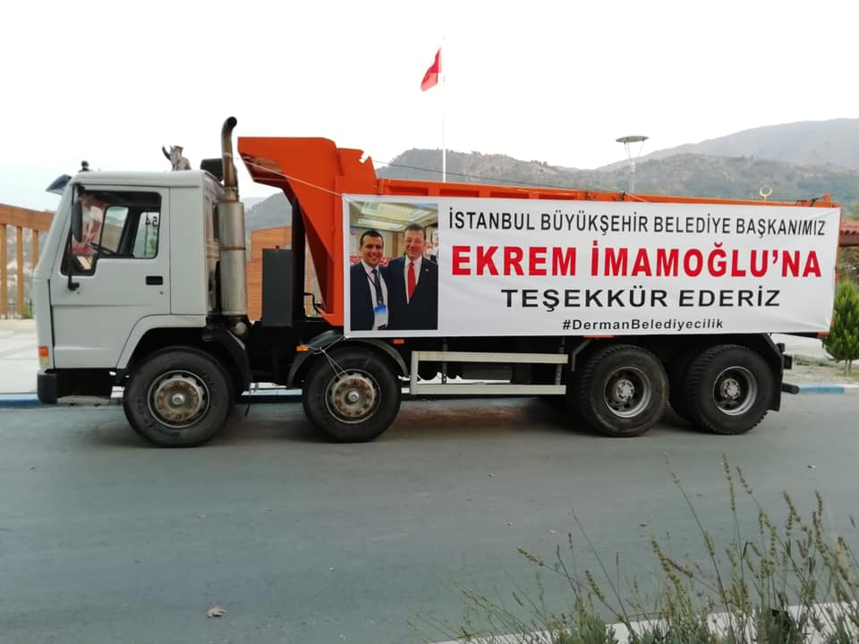 İstanbul Büyükşehir Belediye Başkanı Ekrem İmamoğlu, Babadağ’a hafriyat kamyonu hediye etti. Babadağ Belediye Başkanı Ali Atlı, Başkan İmamoğlu’na hediyesi için ve CHP Genel Başkan Yardımcısı Gülizar Biçer Karaca’ya da desteğinden ötürü teşekkür etti. 