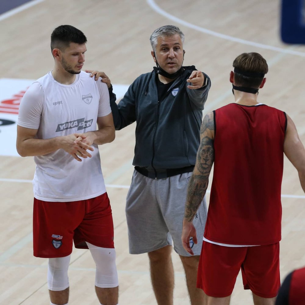 ING Basketbol Süper Ligi'nde ilk kez bu sezon mücadele eden Yukatel Merkezefendi Denizli Basket'in kulüp başkanı Veli Deveciler, hedeflerinin ligde kalmak olduğunu söyledi.
