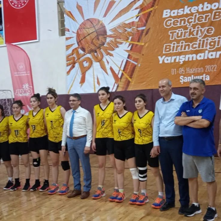 Özel Denizli Bitek Koleji Basketbol Genç Kızlar Takımı, Şanlıurfa’da düzenlenen Basketbol Gençler B Kızlar Türkiye Birinciliği müsabakalarında ilk iki maçını kazanarak dörtlü finale kalmayı başardı. Temsilcimiz 4-5 Haziran’da oynanacak olan zorlu maçları kazanması durumunda Türkiye Şampiyonu olacak.