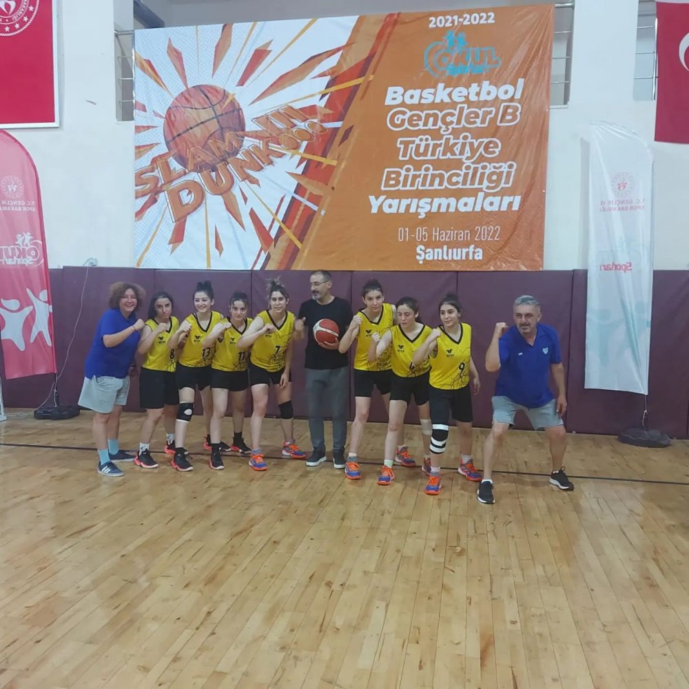 Özel Denizli Bitek Koleji Basketbol Genç Kızlar Takımı, Şanlıurfa’da düzenlenen Basketbol Gençler B Kızlar Türkiye Birinciliği müsabakalarında ilk iki maçını kazanarak dörtlü finale kalmayı başardı. Temsilcimiz 4-5 Haziran’da oynanacak olan zorlu maçları kazanması durumunda Türkiye Şampiyonu olacak.