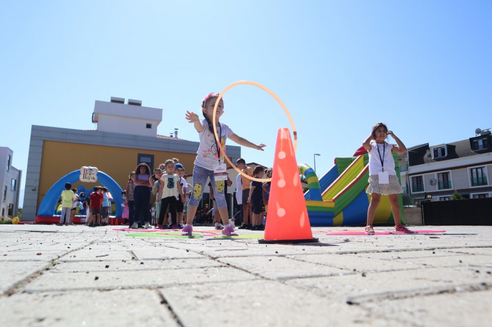 Denizli Çözüm Koleji, 2022-2023 eğitim öğretim yılı oryantasyon haftasına “Okula Merhaba Festivali” ile coşkulu bir başlangıç yaptı. Anaokulu ve  ilkokula başlayan öğrenciler festivalde okulun ilk günlerinin tadını doyasıya çıkardı.