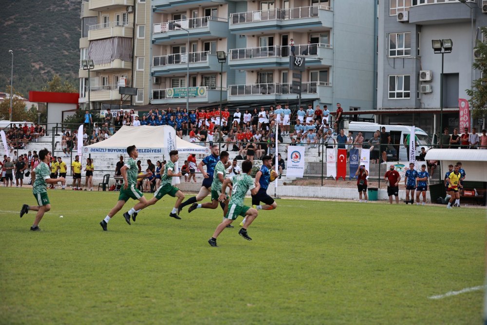 Türkiye’de ilk defa gerçekleşen Anadolu Yıldızlar Ligi Ragbi Türkiye Finalleri Denizli’nin ev sahipliğinde başladı. Yarışmalara 28 takımdan 472 sporcu katılıyor.