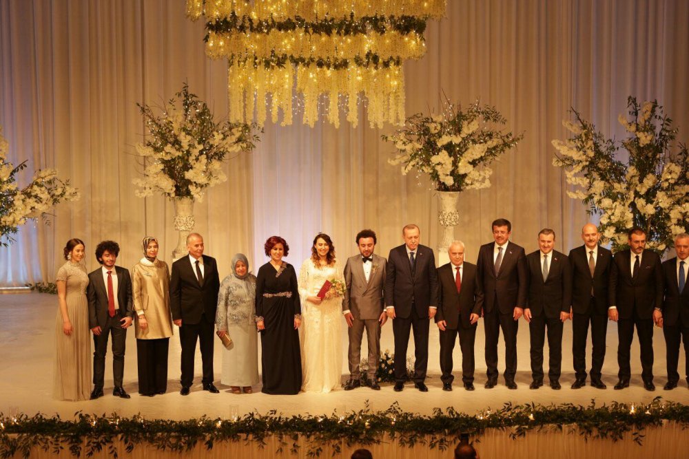 Cumhurbaşkanı Recep Tayyip Erdoğan, Denizli Büyükşehir Belediye Başkanı Osman Zolan'ın kızının nikah şahitliğini yaptı.