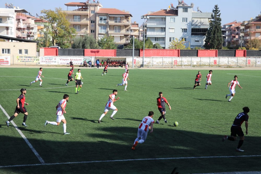 Bölgesel Amatör Lig (BAL) ekiplerinden Sarayköyspor sahasında karşılaştığı Davutlar Belediyespor'u evinde 2-0'lık skorla mağlup etti.