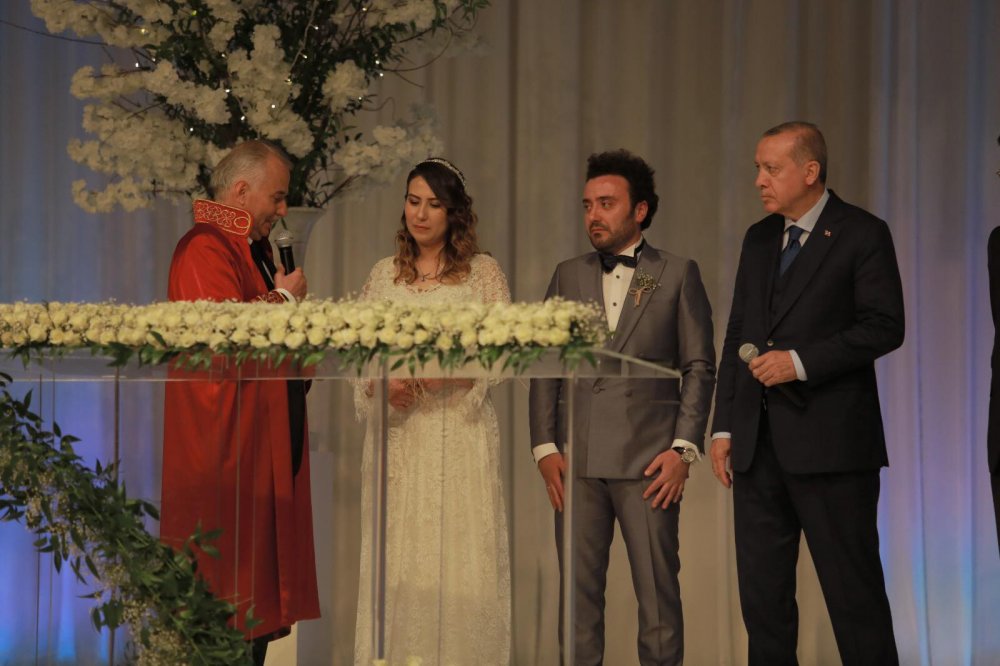 Cumhurbaşkanı Recep Tayyip Erdoğan, Denizli Büyükşehir Belediye Başkanı Osman Zolan'ın kızının nikah şahitliğini yaptı.