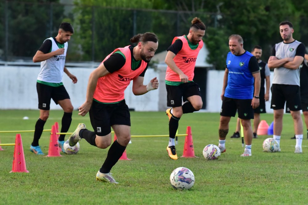 Spor Toto 1. Lig’in 6. haftasında Denizlispor'un oynayacağı Gençlerbirliği maçında Djedje sakatlığı nedeniyle forma giyemeyecek. Özer Özdemir’in durumunun ise maç saatinde belli olacak.