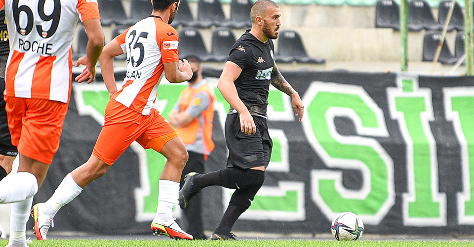 Denizlispor, Adanaspor’u 2-0 mağlup ederek TFF 1. Lig’de puanını 6’ya çıkarttı ve çıkışını sürdürdü.