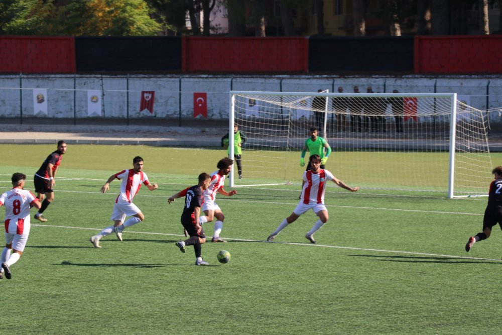 Bölgesel Amatör Lig (BAL) ekiplerinden Sarayköyspor sahasında karşılaştığı Davutlar Belediyespor'u evinde 2-0'lık skorla mağlup etti.