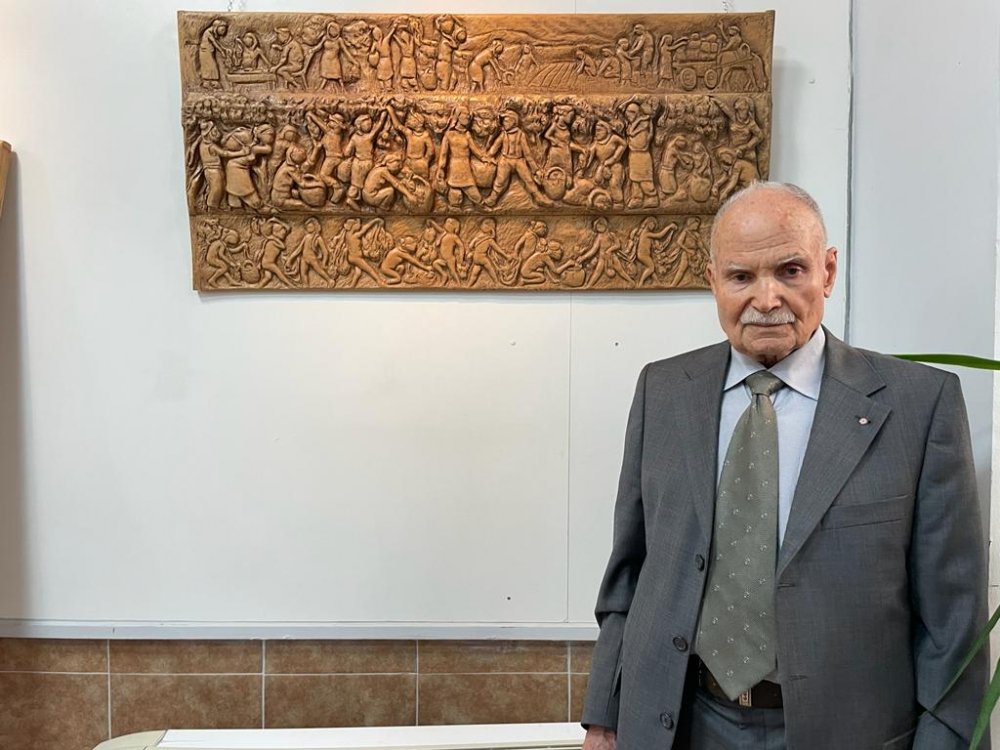 Denizli’de yıllarca “Sanat Tarihi ve Estetik Öğretmeni” olarak görev yapan ressam Mustafa Çerçi 58. kişisel sergisini Turan Bahadır Sergi Salonu’nda sanat sevenler ile buluşturdu. 83 yaşındaki ressamın sergisinde 54 özel eser yer alıyor.