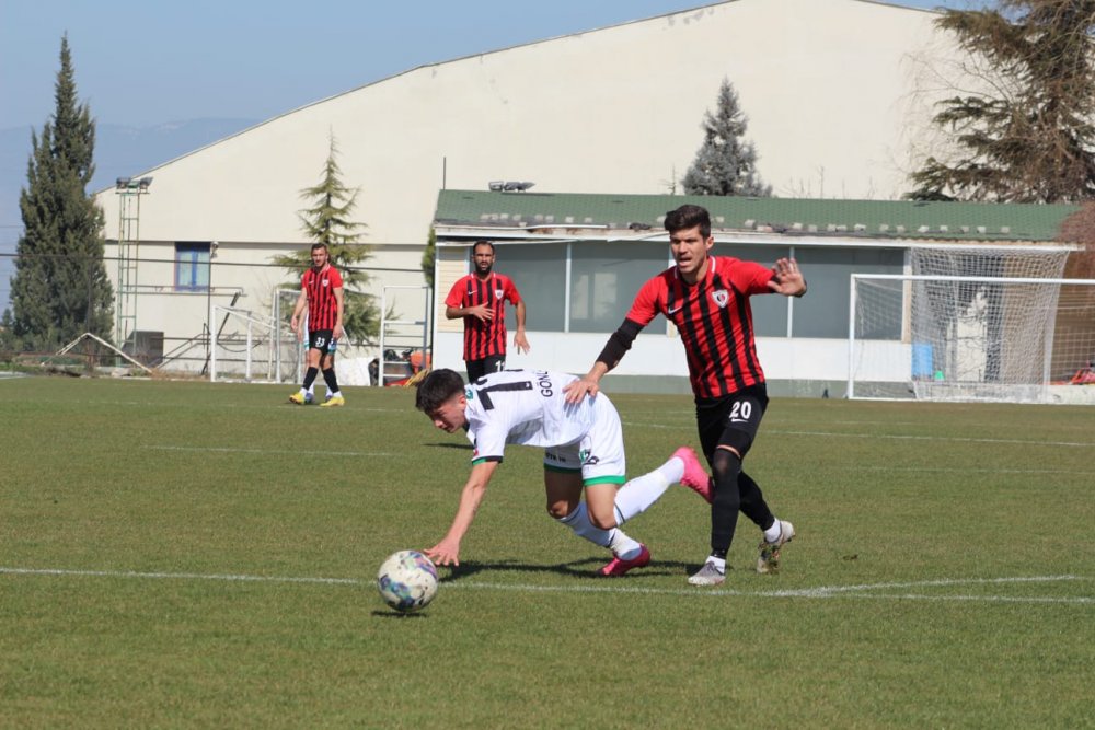Denizlispor, Bölgesel Amatör Lig (BAL) 9. Grupta zirve mücadelesi veren Sarayköyspor'la hazırlık maçında karşı karşıya geldi. Yeşil Siyahlı ekip maçı 3-1 kazandı.