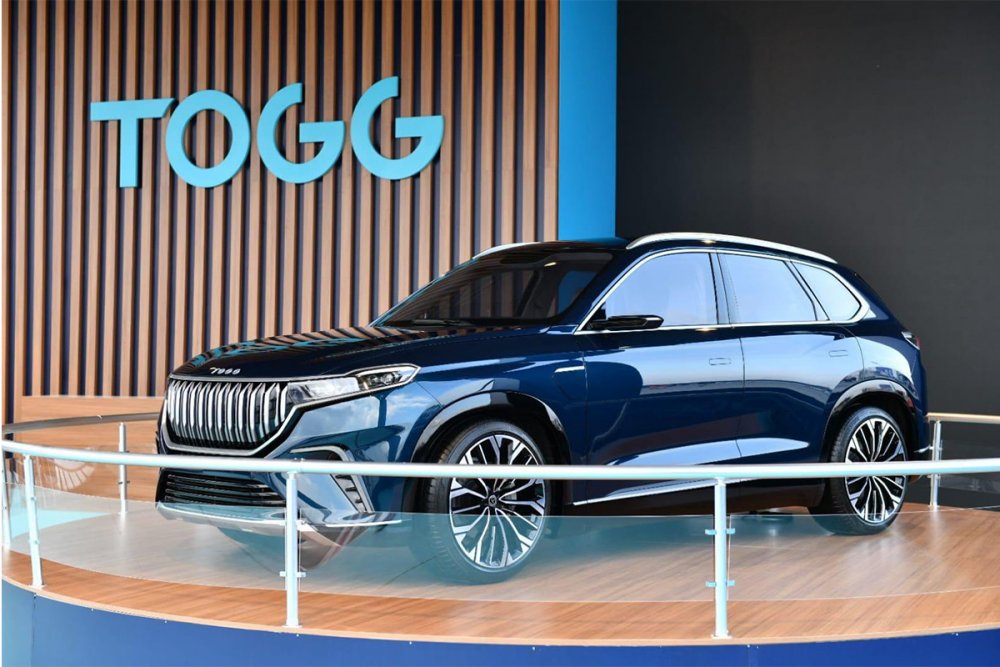 Yerli otomobil Togg’un en düşük versiyonu 953 bin liradan ön siparişe açıldı. Araçların teslim tarihi Temmuz ayında gerçekleştirilecek.