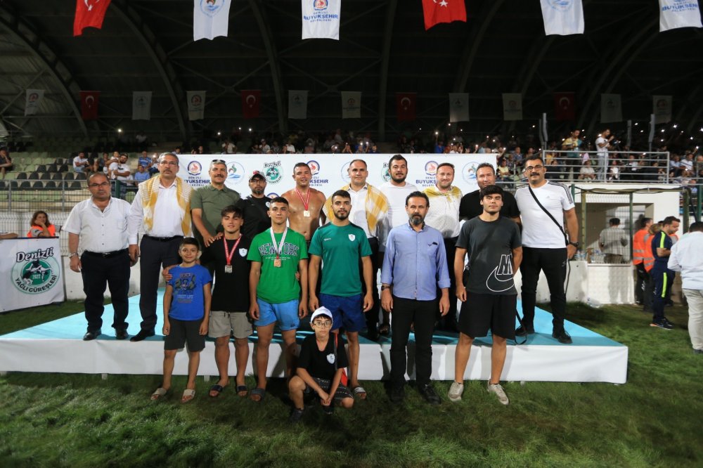 Pamukkale Belediyesporlu pehlivanlar, Denizli Büyükşehir Belediyesi ve Pamukkale Belediyesi himayelerinde yapılan “Denizli Yağlı Güreşleri”nden 3 madalya çıkardı. Mavi-beyazlı kulübün sporcularından Erhan Yılmaz Başaltı boyunda altın madalya kazandı.