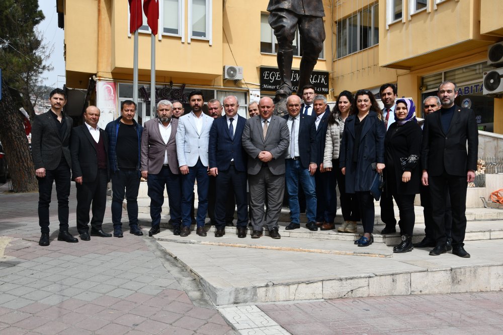 MHP Denizli İl Başkanı Yusuf Garip ve yönetim kurulu üyeleri Buldan Belediye Başkanı Mustafa Şevik’i ziyaret etti.