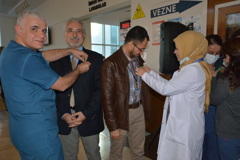 PAÜ Hastanesi Poliklinik girişinde açılan standla birlikte Organ Nakli Haftası Etkinliği başlatıldı.