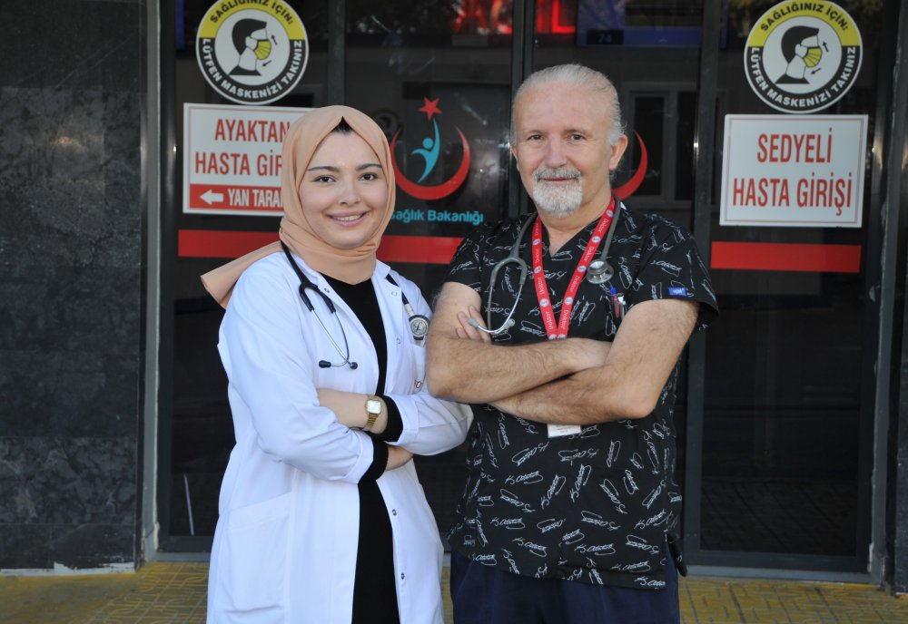Denizli Servergazi Devlet Hastanesi Acil Serviste görev yapan Doktor Birol Erdoğan,  meslek hayatının 28. yılında, aynı hastaneye hekim olarak atanan kızı Doktor Fatma Erdoğan ile birlikte çalışmaya başladı. Hekim baba ve kızı birlikte çalışmanın mutluluğu içinde şifa dağıtıyorlar.