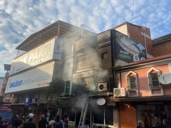 Nazilli'de  akşam saatlerinde tüp değişimi nedeniyle bir dönerci dükkanında patlama meydana geldiği, ilk belirlemelere göre 7 kişinin hayatını kaybettiği belirtildi. Patlamada 1'i ağır 5 kişinin ise yaralı olarak çevre hastanelere götürüldüğü ifade edildi.