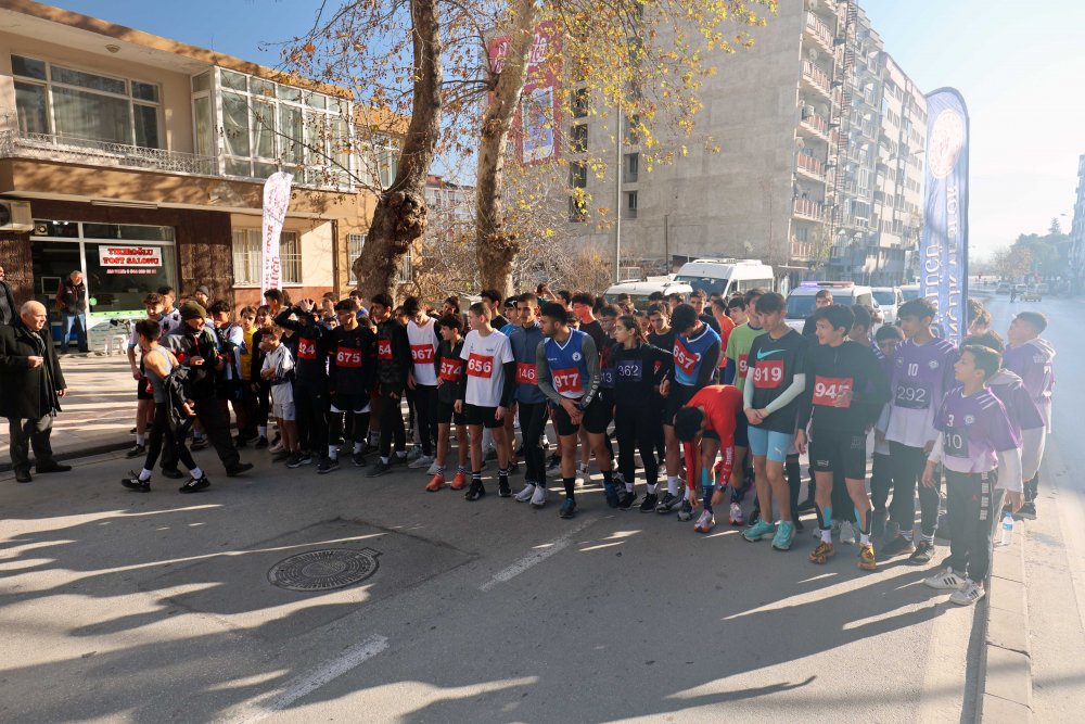 87. Büyük Atatürk Koşusu Denizli’de Gençlik ve Spor İl Müdürlüğünün organizasyonunda gerçekleşti. 237 sporcu Ata’ya saygı için bir araya geldi.