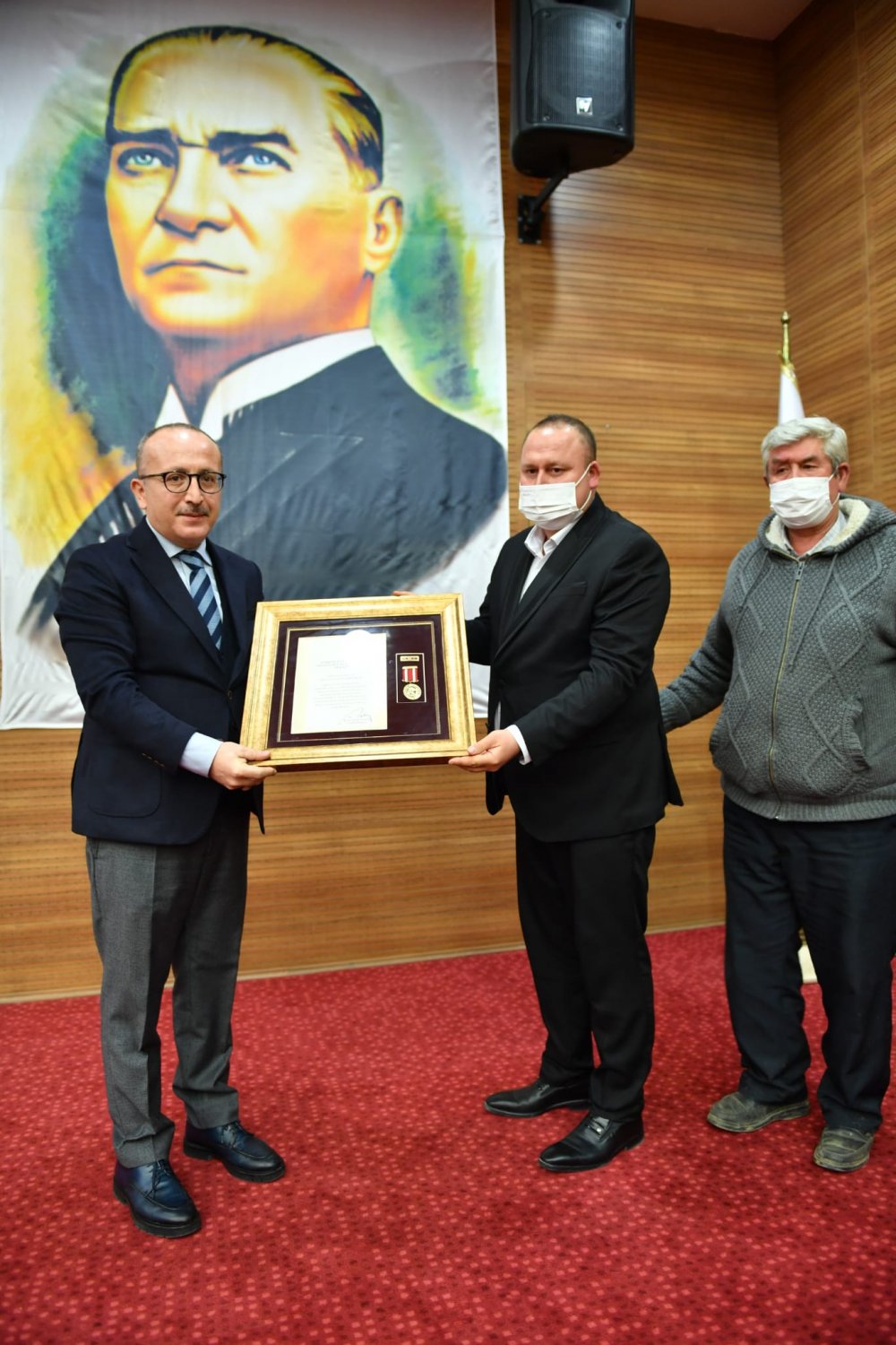 Cumhurbaşkanı Recep Tayyip Erdoğan tarafından tevcih edilen Türkiye Cumhuriyeti Devlet Övünç Madalyaları dört gaziye düzenlenen törenle Vali Ali Fuat Atik tarafından verildi.