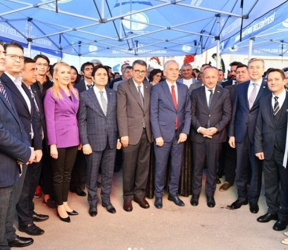 Denizli’de Kazakistan Cumhuriyeti Fahri Konsolosluğu düzenlenen resmi tören sonrası açıldı. 