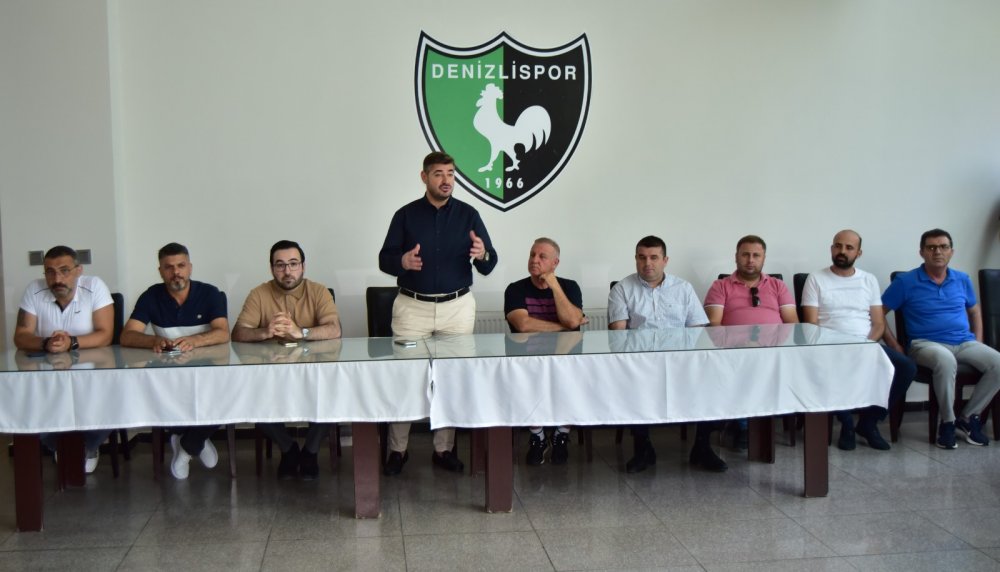 Denizlispor yönetimi, teknik heyet, futbolcular ve kulüp çalışanları ile bayramlaştı.