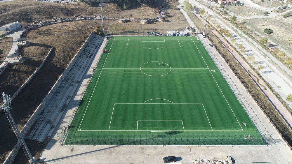 Pamukkale Belediyesinin ilçeye kazandırdığı Akköy ve Akvadi Statlarında yapılan FİFA kontrolünün sonuçları belli oldu. Hem Akköy Stadı hem de Akvadi statlarının zeminlerine FİFA (Uluslararası Futbol Federasyonları Birliği) standartlarına uygun olduğuna dair sertifika verildi.