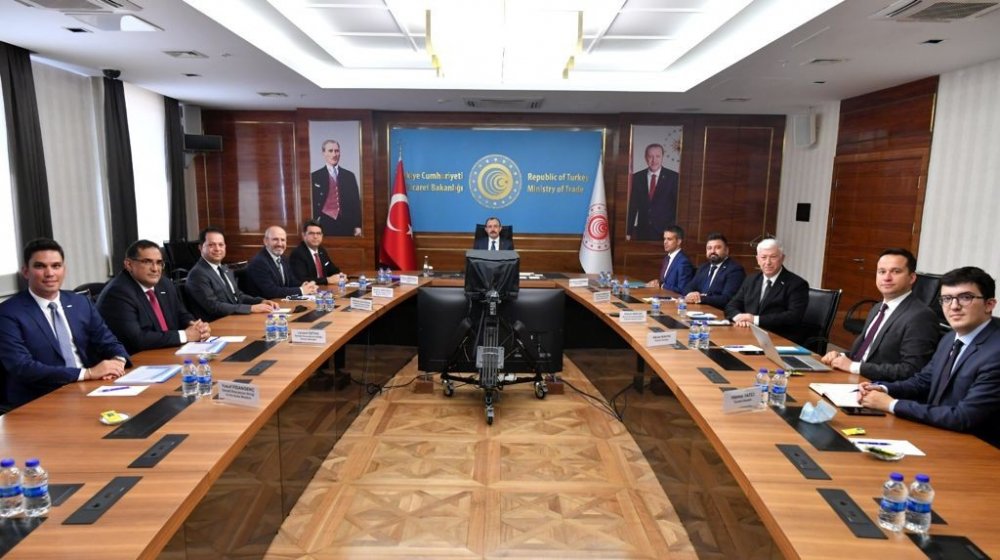 Denizli İhracatçılar Birliği Yönetim Kurulu, Hüseyin Memişoğlu Başkanlığında Ticaret Bakanı Dr. Mehmet Muş’u makamında ziyaret etti.