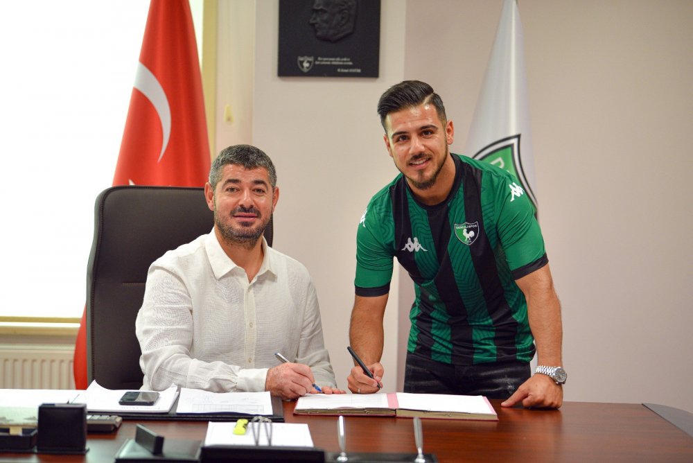 Denizlispor, Adana Demirspor’da forma giyen 24 yaşındaki orta saha oyuncusu Bünyamin Balat'ı transfer etti.