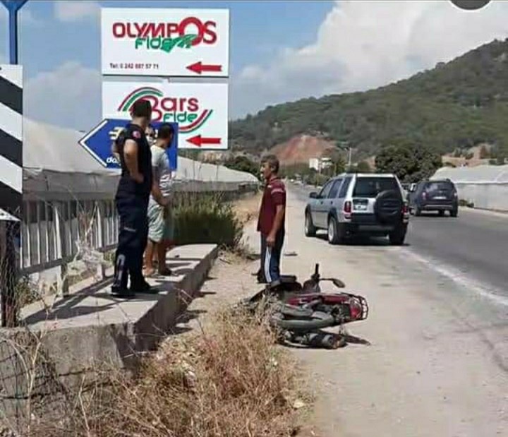 Antalya’nın Kumluca İlçesinde otomobil ile motosikletin çarpışması sonucu meydana gelen kazada Denizlili motosiklet sürücüsü hayatını kaybetti. Hayatını kaybeden sürücünün yıllar önce babasının da motosiklet kazasında öldüğü öğrenildi.