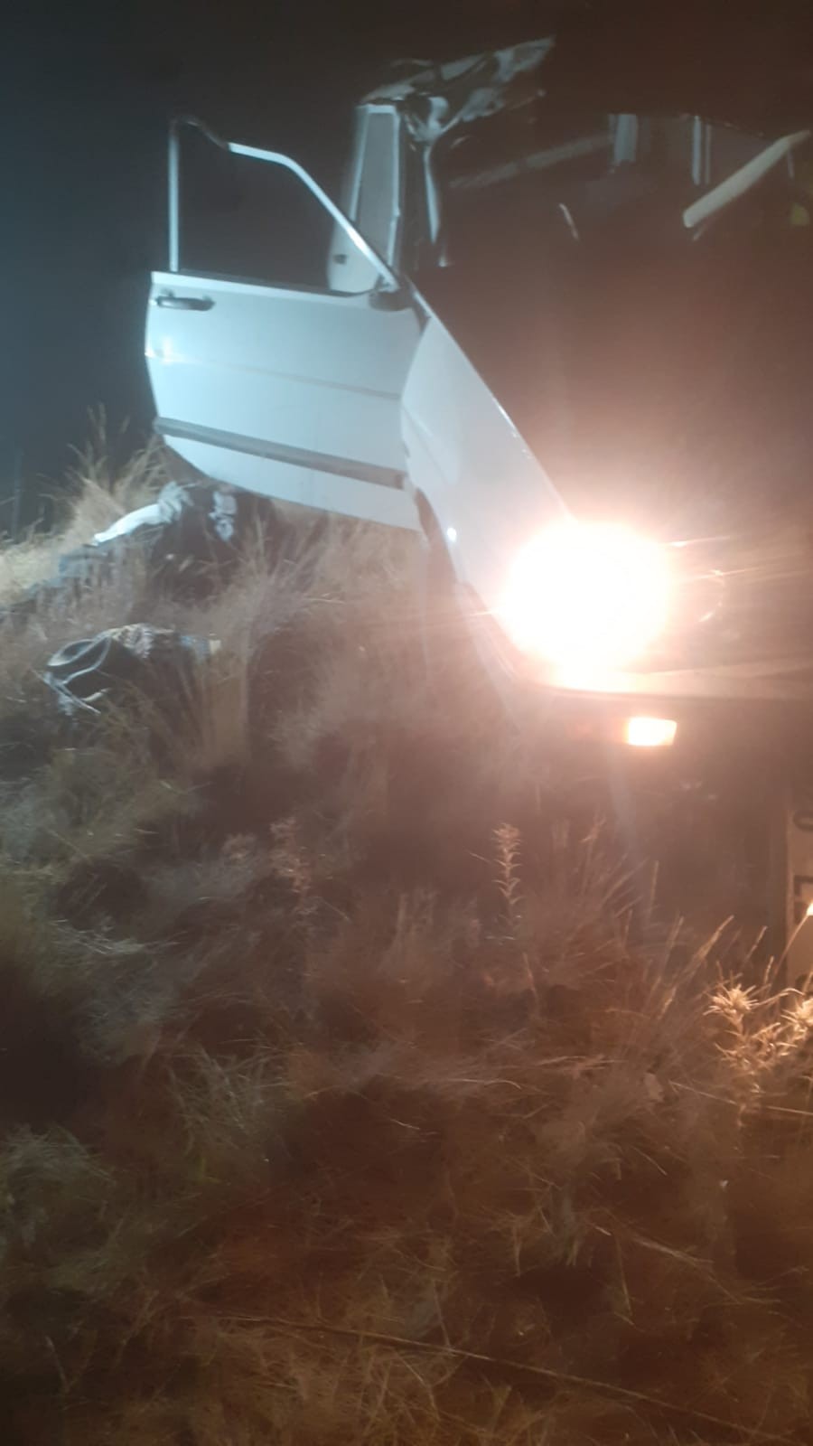 Denizli’nin Çivril ilçesinde sürücüsünün direksiyon hakimiyetin kaybettiği otomobil taklalar atarak şarampole uçtu. Kazada otomobil sürücüsü hayatını kaybetti.