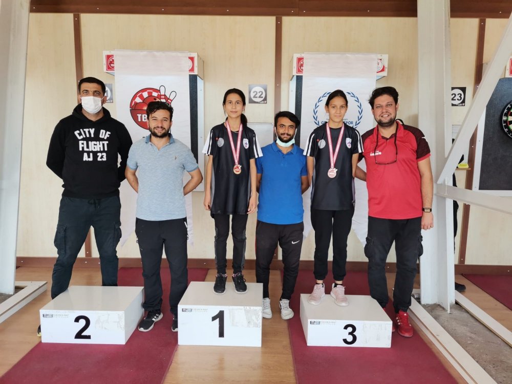 Şehit Demet Sezen Dart Türkiye Şampiyonasına katılan Denizli Dart takımı, tüm kategorilerde 20 madalya kazanarak şampiyonaya damga vurdu.