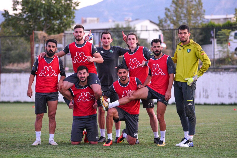 A. Denizlispor, milli ara nedeniyle yaptığı iki günlük iznin ardından Balıkesirspor maçı hazırlıklarına başladı.