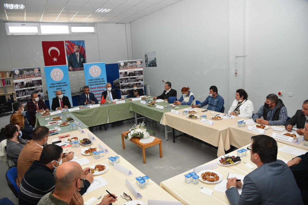 Güçlü Türkiye için ‘Sektör ve Okullarımız Mesleki Eğitim Çalıştaylarında Buluşuyor’ adı altında yapılacak çalıştayların ilki “Motorlu Araçlar Teknolojisi” alanında gerçekleştirildi.