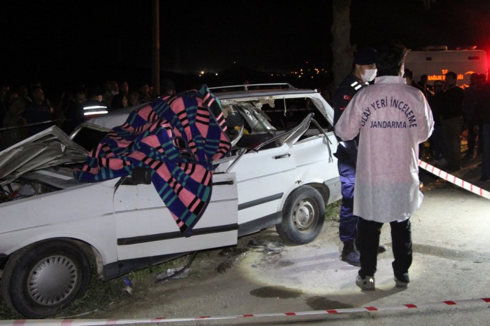 Denizli’de İzmir yolunda akşam saatlerinde meydana gelen kazada 1 kişi öldü, 3 kişi yaralandı. Kaza nedeniyle Denizli istikametinde trafik durma noktasına geldi.