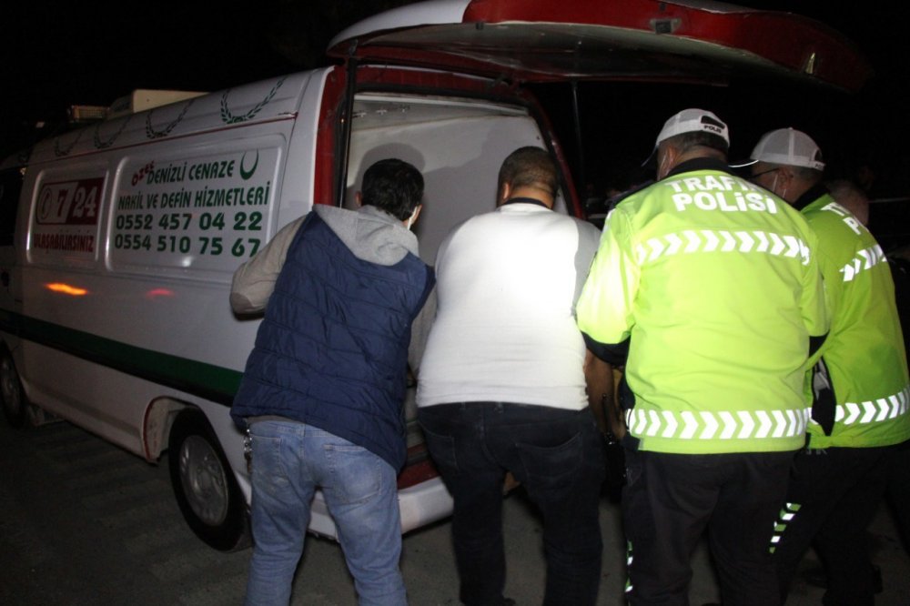Denizli’de İzmir yolunda akşam saatlerinde meydana gelen kazada 1 kişi öldü, 3 kişi yaralandı. Kaza nedeniyle Denizli istikametinde trafik durma noktasına geldi.