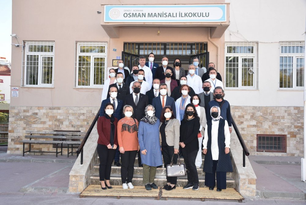 Denizli İl Milli Eğitim Müdürü Süleyman Ekici, ilçe gezileri programı kapsamında Acıpayam’da öğretmen ve öğrencilerle bir araya geldi.