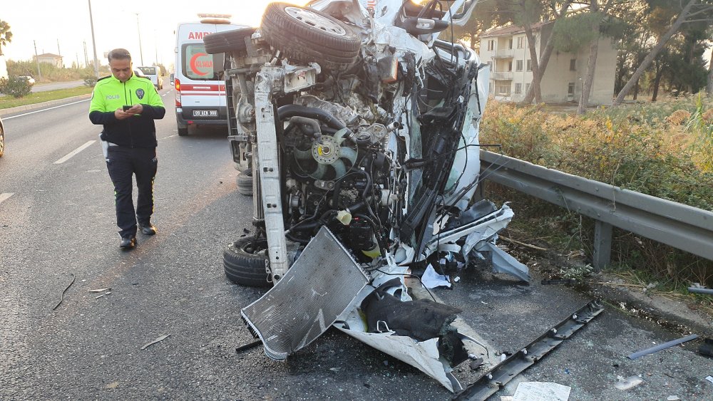 Aydın-Denizli karayolunda sabah saatlerinde meydana gelen, servis minibüsü, otobüs ve ticari aracın karıştığı zincirleme trafik kazasında 1’i ağır 22 kişi yaralandı.