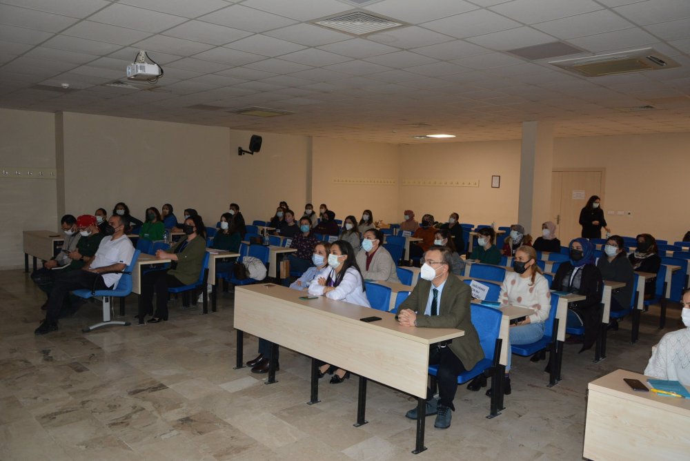 Pamukkale Üniversitesi (PAÜ) Hastanesi'nde, yetişkin yoğun bakım sertifikaları verilmek üzere eğitimlere başlandı.